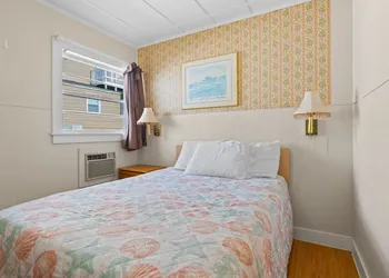 Beach Motel & Suites hotel thumbnail 3