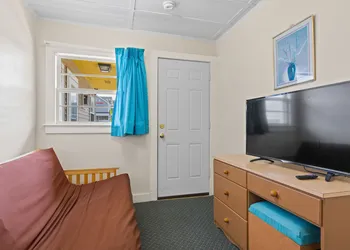 Beach Motel & Suites hotel thumbnail 6