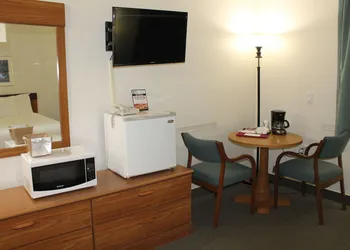 American Host Inn hotel thumbnail 7
