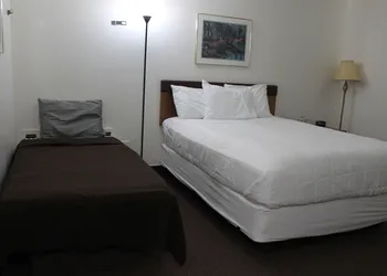American Host Inn hotel thumbnail 8
