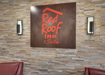 Red Roof Inn & Suites Newport – Middletown, RI hotel thumbnail 3