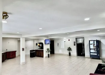 Red Roof Inn & Suites Newport – Middletown, RI hotel thumbnail 4