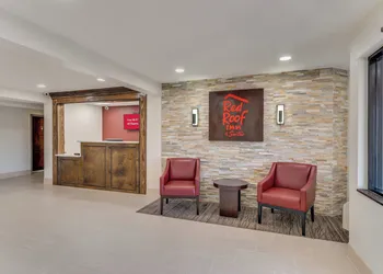Red Roof Inn & Suites Newport – Middletown, RI hotel thumbnail 8