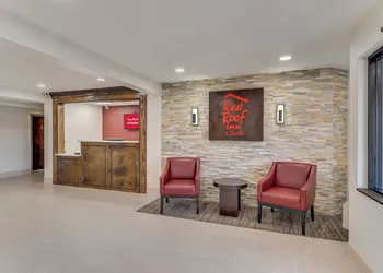Red Roof Inn & Suites Newport – Middletown, RI hotel thumbnail 8