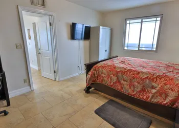 Driftwood Beach Motel hotel thumbnail 5