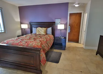 Driftwood Beach Motel hotel thumbnail 6