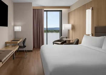 AC Hotel Vancouver Waterfront hotel thumbnail 6