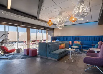Tru by Hilton Naperville Chicago hotel thumbnail 3