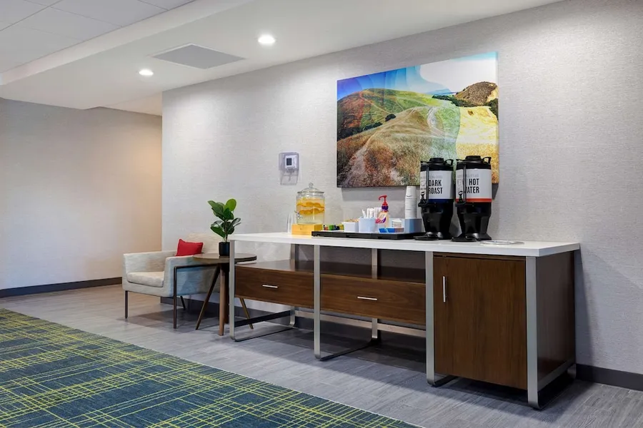 Hampton Inn & Suites Marina hotel detail image 2