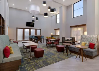 Hampton Inn & Suites Marina hotel thumbnail 4