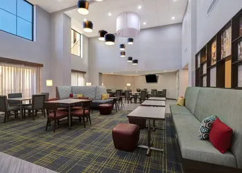 Hampton Inn & Suites Marina hotel thumbnail 5