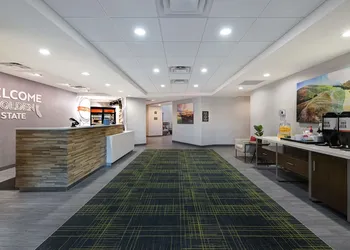 Hampton Inn & Suites Marina hotel thumbnail 6
