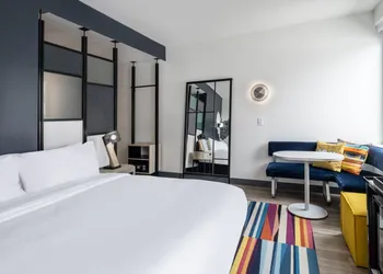 Aloft Dallas Arlington South hotel thumbnail 6