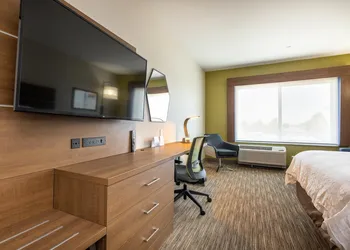 Holiday Inn Express & Suites San Jose Silicon Valley by IHG hotel thumbnail 8