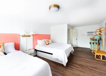 Royal Palms Motel hotel thumbnail 2