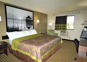 Super 8 by Wyndham Greenville hotel thumbnail 3
