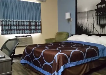 Super 8 by Wyndham Greenville hotel thumbnail 4