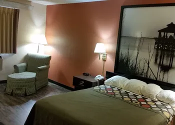 Super 8 by Wyndham Greenville hotel thumbnail 6