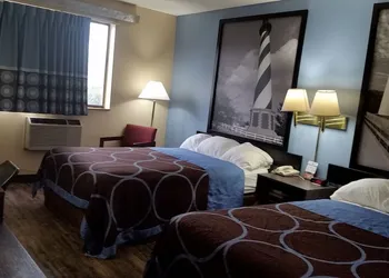 Super 8 by Wyndham Greenville hotel thumbnail 7