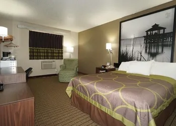 Super 8 by Wyndham Greenville hotel thumbnail 8
