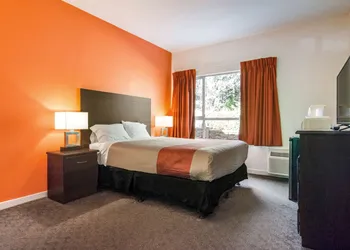 Motel 6 Surrey, BC hotel thumbnail 6
