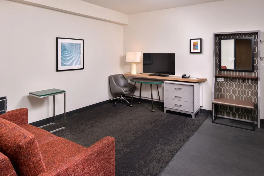 Holiday Inn Hotel & Suites Farmington Hills - Detroit NW by IHG hotel detail image 6