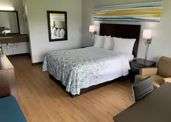 HomeTowne Studios by Red Roof Battle Creek hotel thumbnail 6