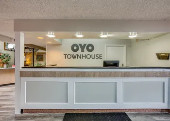 OYO Townhouse Tulsa Woodland Hills hotel thumbnail 2