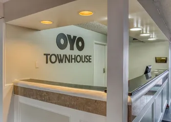 OYO Townhouse Tulsa Woodland Hills hotel thumbnail 3