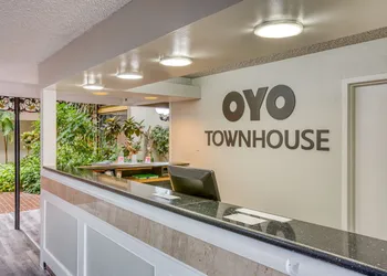 OYO Townhouse Tulsa Woodland Hills hotel thumbnail 4