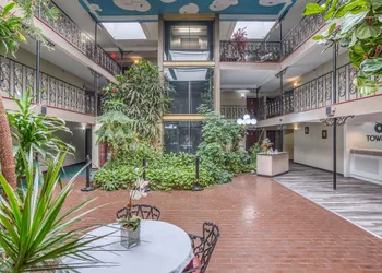 OYO Townhouse Tulsa Woodland Hills hotel thumbnail 7