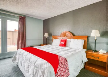 OYO Townhouse Tulsa Woodland Hills hotel thumbnail 8