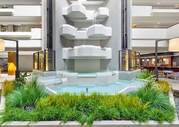 DoubleTree by Hilton Davenport hotel thumbnail 4