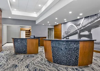 DoubleTree by Hilton Davenport hotel thumbnail 6