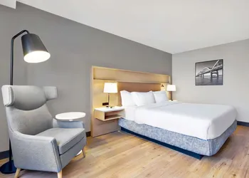 DoubleTree by Hilton Davenport hotel thumbnail 7