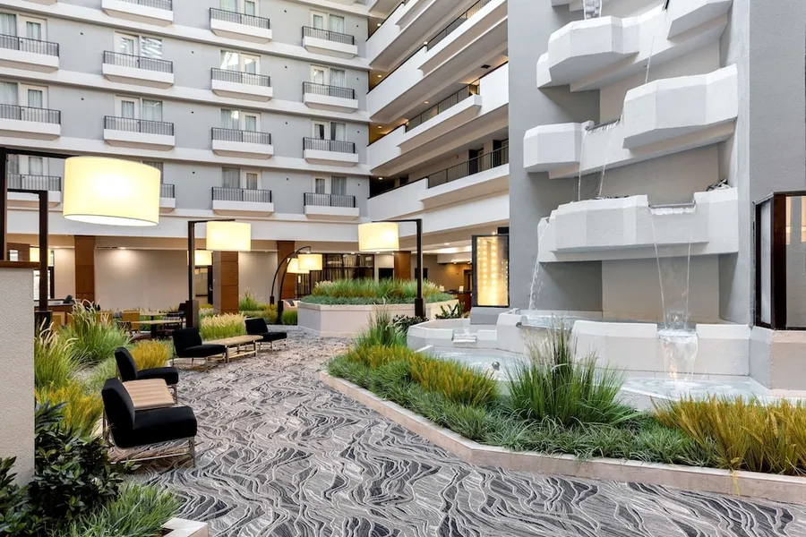 DoubleTree by Hilton Davenport hotel detail image 2