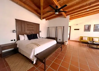 Casa Entrevez hotel thumbnail 3