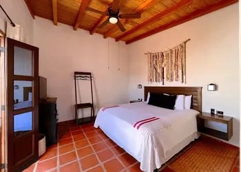 Casa Entrevez hotel thumbnail 6
