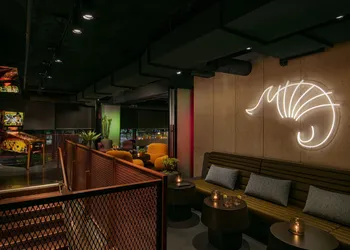 Moxy Downtown Los Angeles hotel thumbnail 5