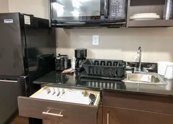 Studio 6 Wichita, KS - Airport hotel thumbnail 7