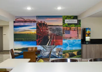 Clarion Pointe Bettendorf - Quad Cities hotel thumbnail 3
