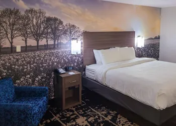 Clarion Pointe Bettendorf - Quad Cities hotel thumbnail 8