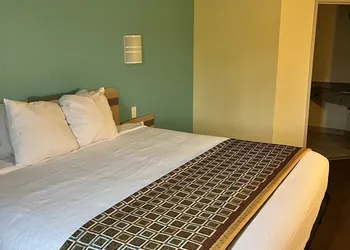 Howard Johnson by Wyndham Clarksville Tennessee hotel thumbnail 6