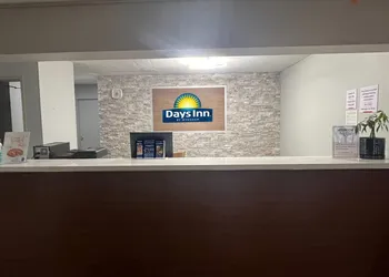 Days Inn & Suites by Wyndham Williamsburg IA North hotel thumbnail 3