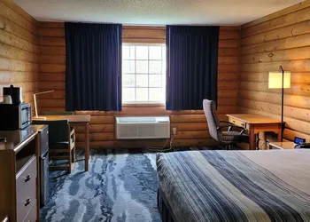Days Inn & Suites by Wyndham Williamsburg IA North hotel thumbnail 5