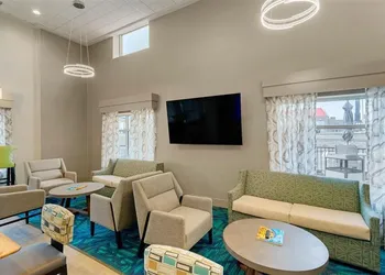Days Inn & Suites by Wyndham Bowling Green hotel thumbnail 2