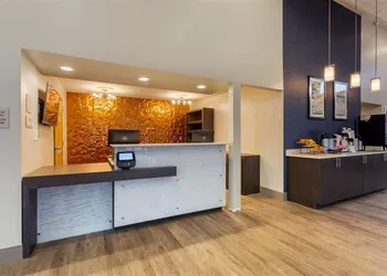 Days Inn & Suites by Wyndham Bowling Green hotel thumbnail 5