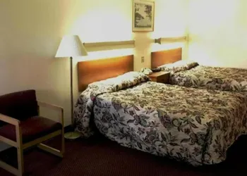 Adirondack Efficiencies hotel thumbnail 6