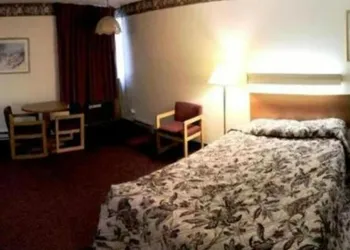 Adirondack Efficiencies hotel thumbnail 8