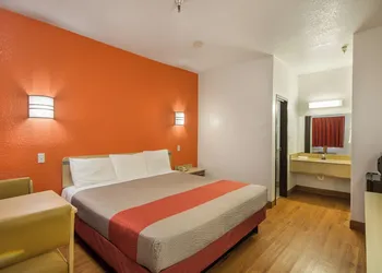 Americas Best Value Inn & Suites Humble hotel thumbnail 6